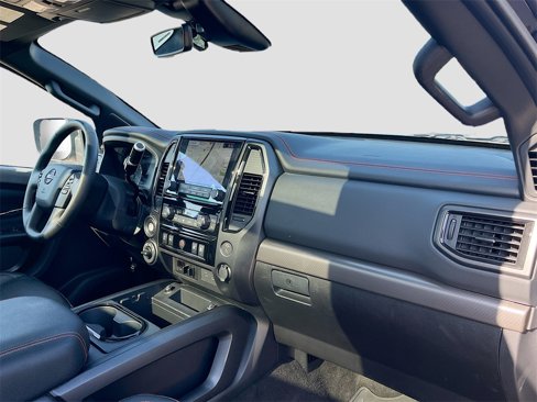 Used 2024 Nissan Titan PRO-4X image 29