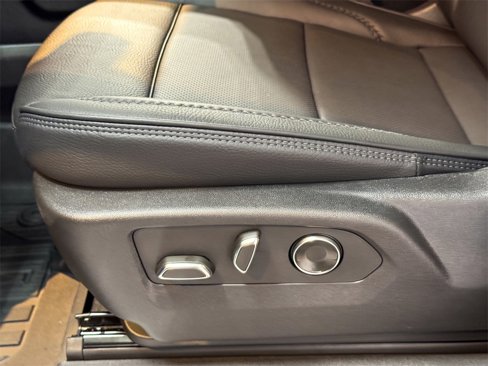 New 2025 GMC Sierra 3500 Denali w/ Denali Reserve Package image 17