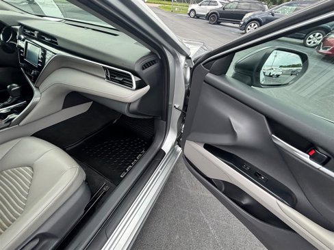 Used 2018 Toyota Camry image 22