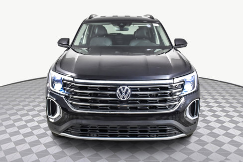 Used 2025 Volkswagen Atlas SE image 2