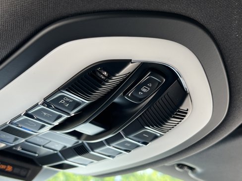 New 2025 Porsche Macan S image 29