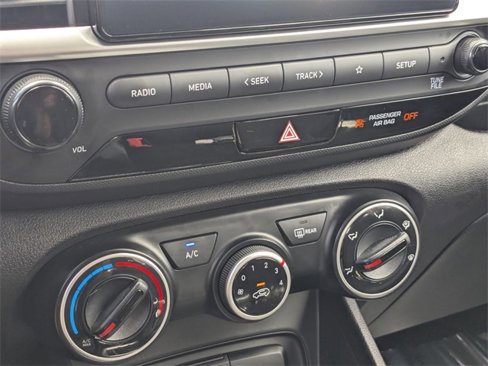 Used 2025 Hyundai Venue SE image 23