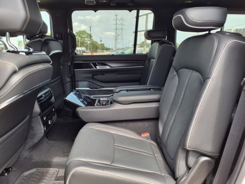 New 2025 Jeep Grand Wagoneer Series II Obsidian image 13