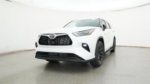 New 2025 Toyota Highlander XLE image 5