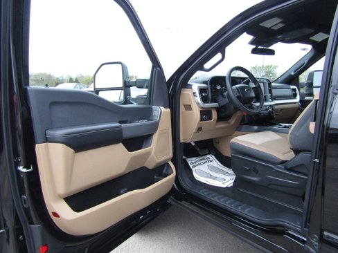 Used 2025 Ford F250 XLT w/ F-250 >10K GVWR Package image 9