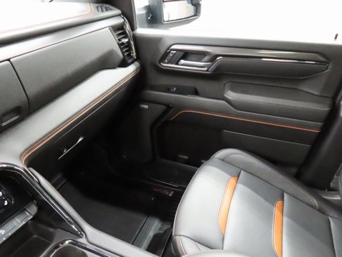 Used 2025 GMC Sierra 2500 AT4 image 29