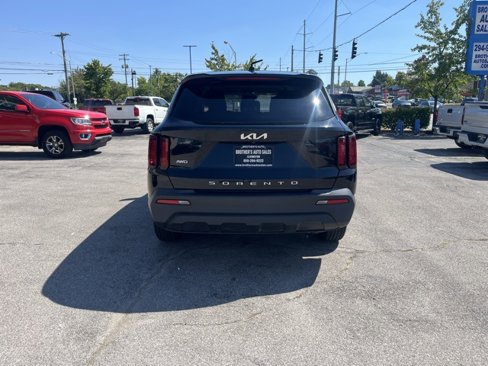 Used 2022 Kia Sorento LX image 5