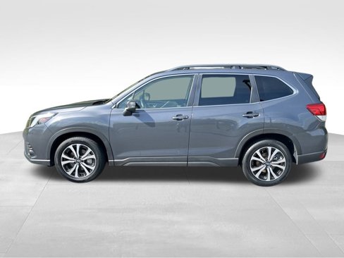 Used 2022 Subaru Forester Limited image 3