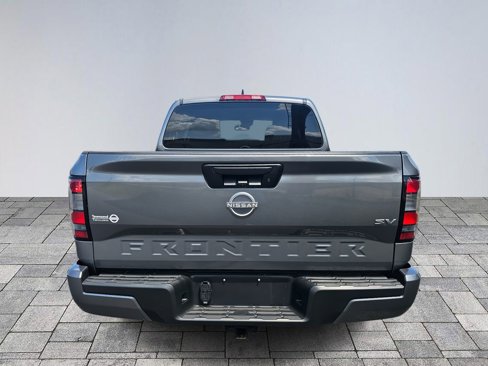 Used 2024 Nissan Frontier SV image 6