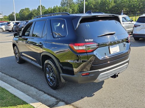 Used 2025 Honda Pilot TrailSport image 12