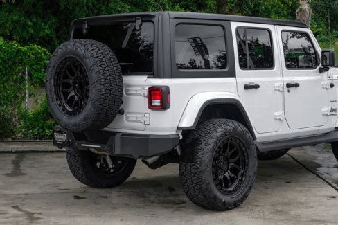 Used 2022 Jeep Wrangler Unlimited Sahara w/ Cold Weather Group image 17