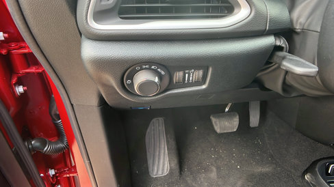 New 2025 Chrysler Voyager LX image 23
