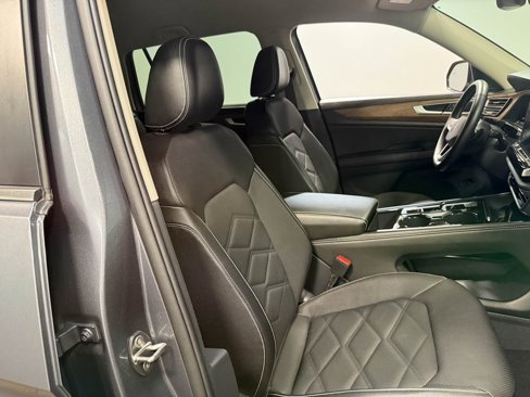 Used 2025 Volkswagen Atlas SE image 64