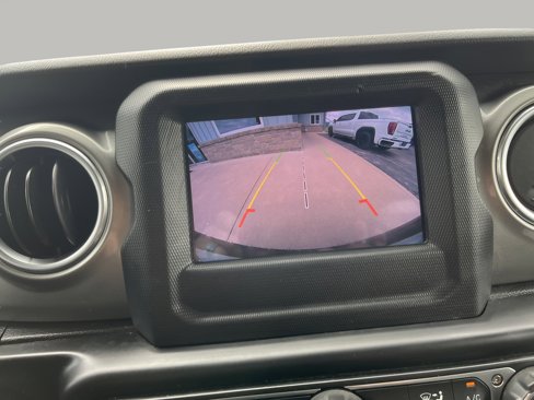 Used 2019 Jeep Wrangler Unlimited Sahara w/ Safety Group image 17