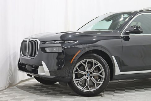 Used 2024 BMW X7 xDrive40i w/ Executive Package image 2