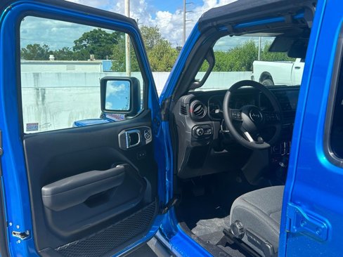 New 2025 Jeep Wrangler Unlimited Rubicon image 26