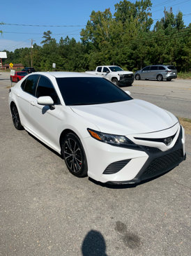 Used 2020 Toyota Camry SE image 3