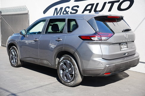 Used 2024 Nissan Rogue SV image 6