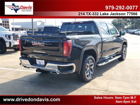 New 2026 GMC Sierra 1500 SLT image 3