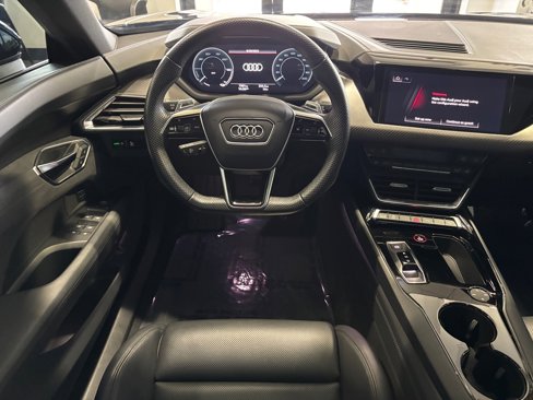 Used 2023 Audi e-tron GT Premium Plus image 8