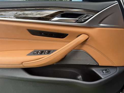 Used 2021 BMW 540i w/ Premium Package image 28