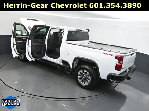 Used 2024 Chevrolet Silverado 2500 Custom w/ Custom Convenience Package image 2