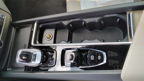 New 2026 Volvo XC60 T8 Plus w/ Protection Package Premier image 27