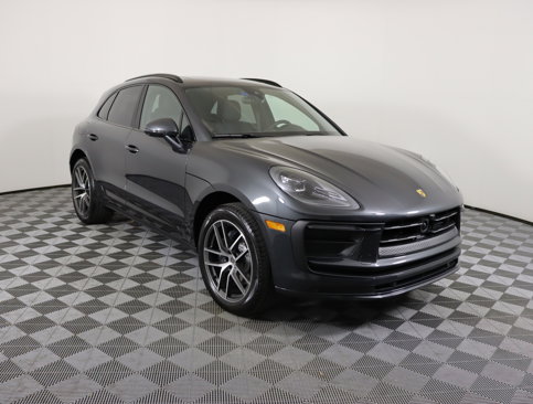 Used 2025 Porsche Macan image 8