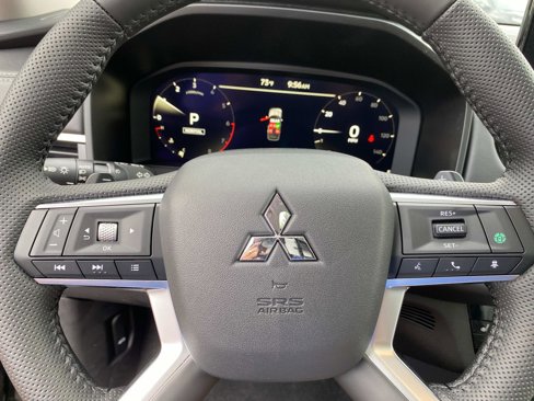New 2025 Mitsubishi Outlander SE image 14