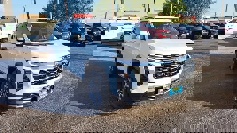 New 2026 Chevrolet Equinox LT image 2