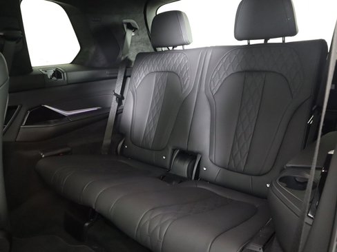 Used 2022 BMW X7 M50i image 46