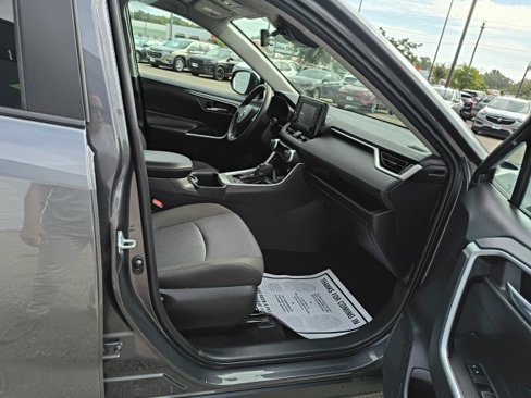 Used 2022 Toyota RAV4 XLE image 18