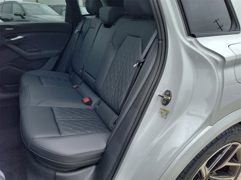 New 2025 Audi SQ6 e-tron Premium Plus image 15