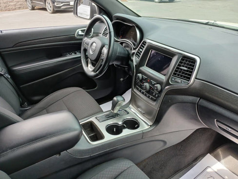Used 2018 Jeep Grand Cherokee Laredo image 23