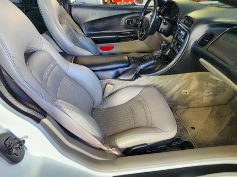 Used 2004 Chevrolet Corvette Coupe w/ Preferred Equipment Group image 25