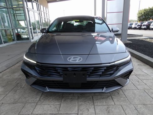 Used 2024 Hyundai Elantra Limited image 2