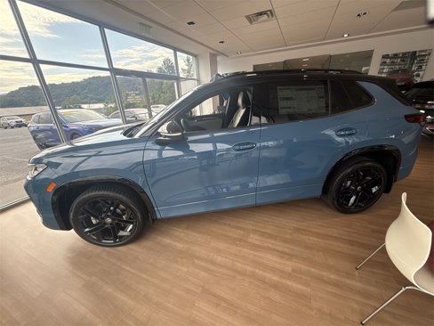 New 2025 Volkswagen Tiguan SE R-Line image 3