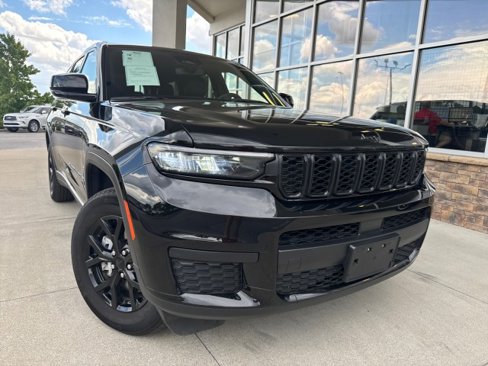 Used 2024 Jeep Grand Cherokee L Laredo image 2