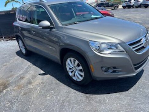 Used 2011 Volkswagen Tiguan SE image 6