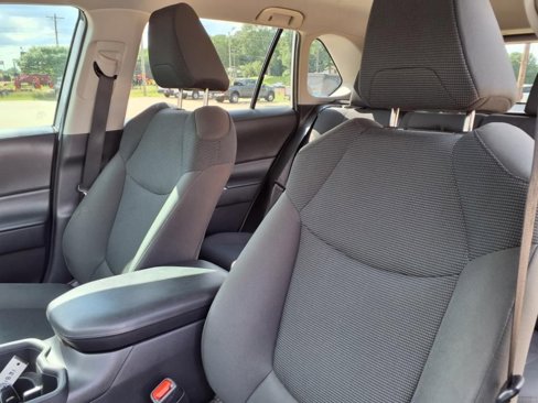 Used 2023 Toyota RAV4 LE image 12