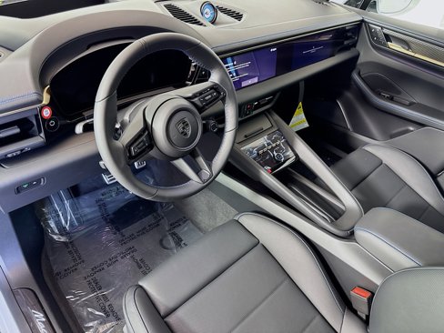 New 2025 Porsche Macan Turbo Electric image 4