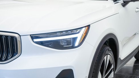 Certified 2025 Volvo XC40 B5 Plus w/ Climate Package image 9
