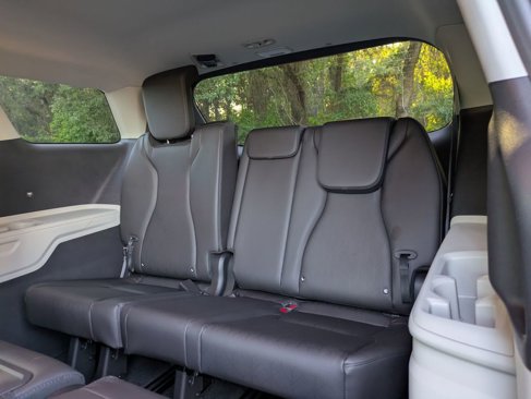 Used 2024 Kia Carnival LX image 29