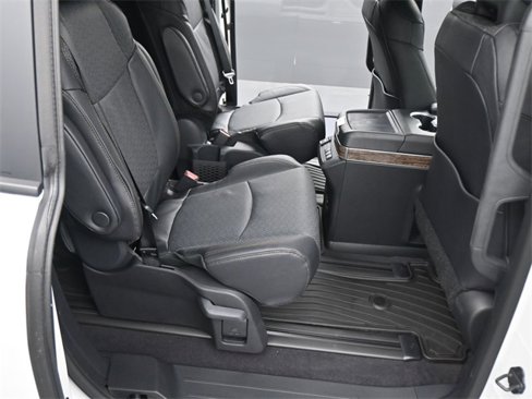 New 2025 Toyota Sienna Platinum image 13