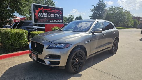 Used 2018 Jaguar F-PACE Portfolio image 1