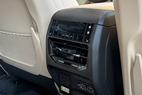 New 2025 Jeep Grand Cherokee L Limited w/ Luxury Tech Group II image 8