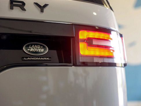 Used 2020 Land Rover Discovery Landmark image 43
