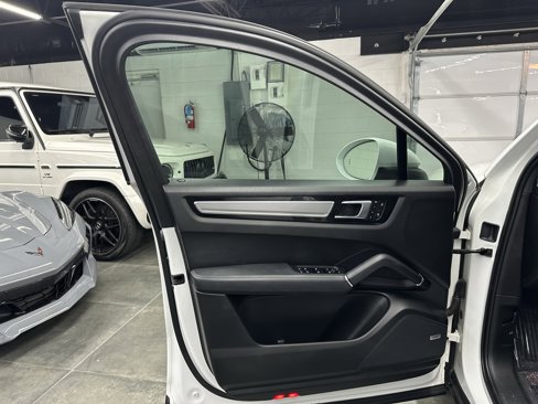 Used 2023 Porsche Cayenne Coupe image 21