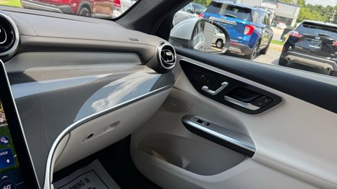 Used 2025 Mercedes-Benz GLC 350e 4MATIC image 34