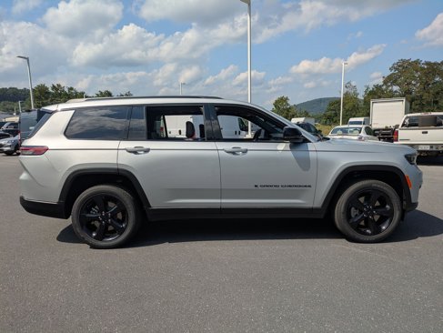 New 2025 Jeep Grand Cherokee L Laredo image 4